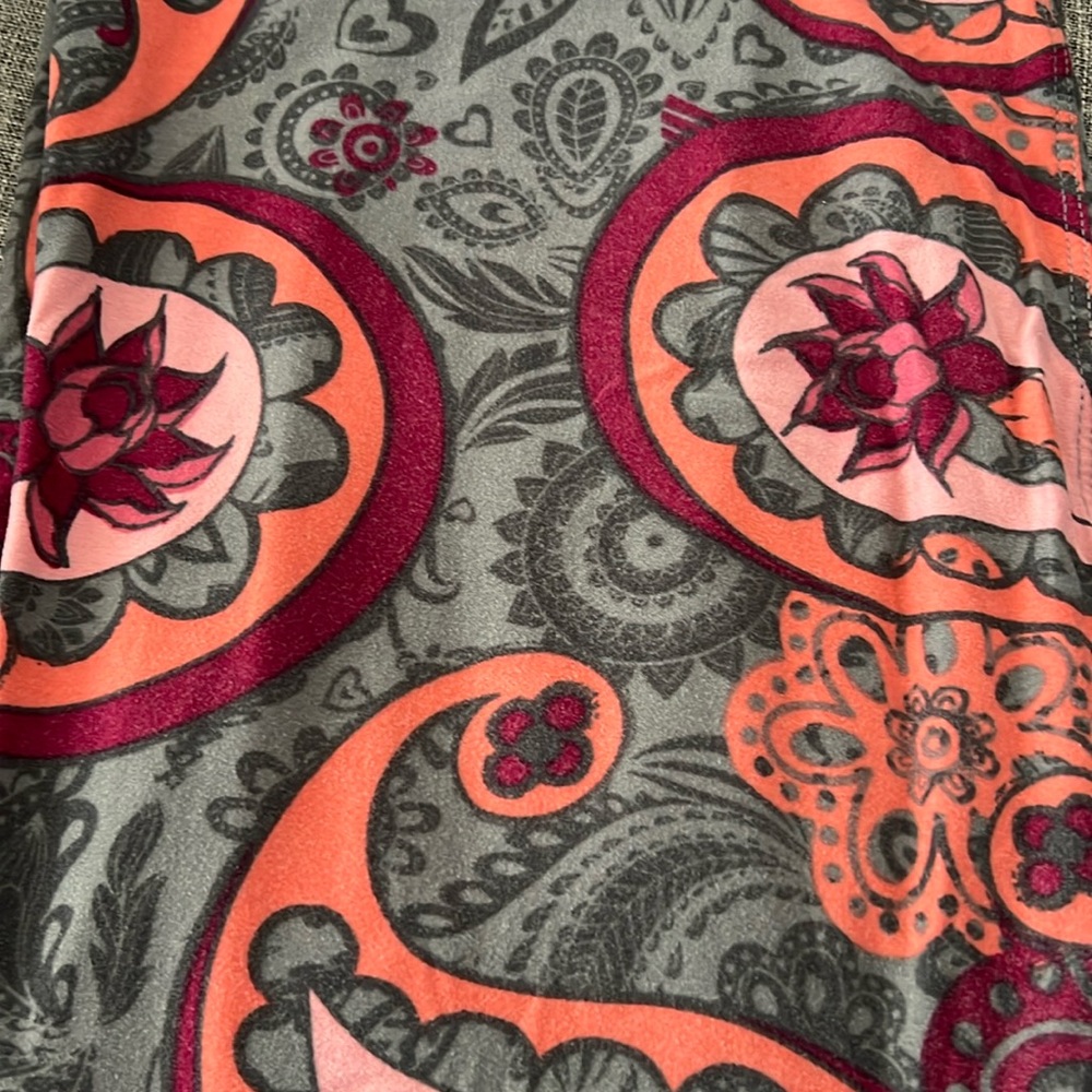 LAST CHANCE! Lularoe Tall and Curvy Leggings